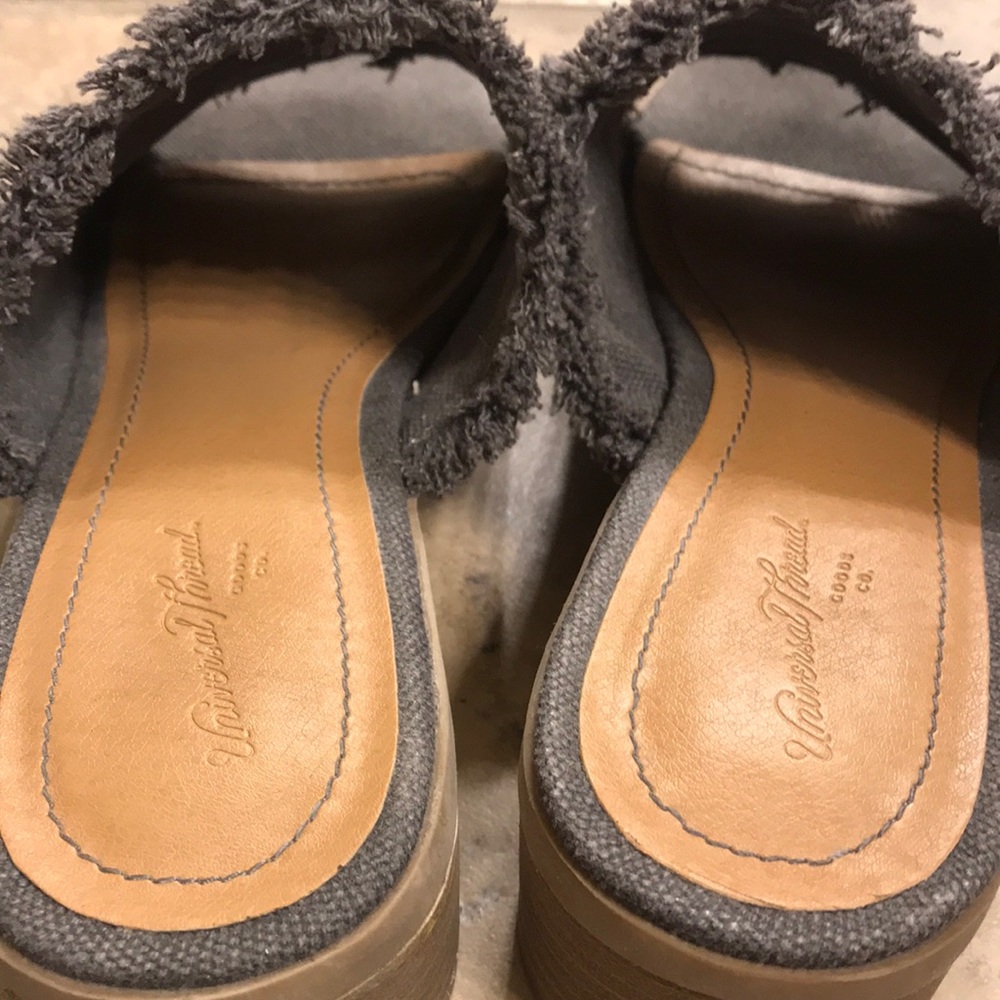 Sandals - Picture 2 of 4